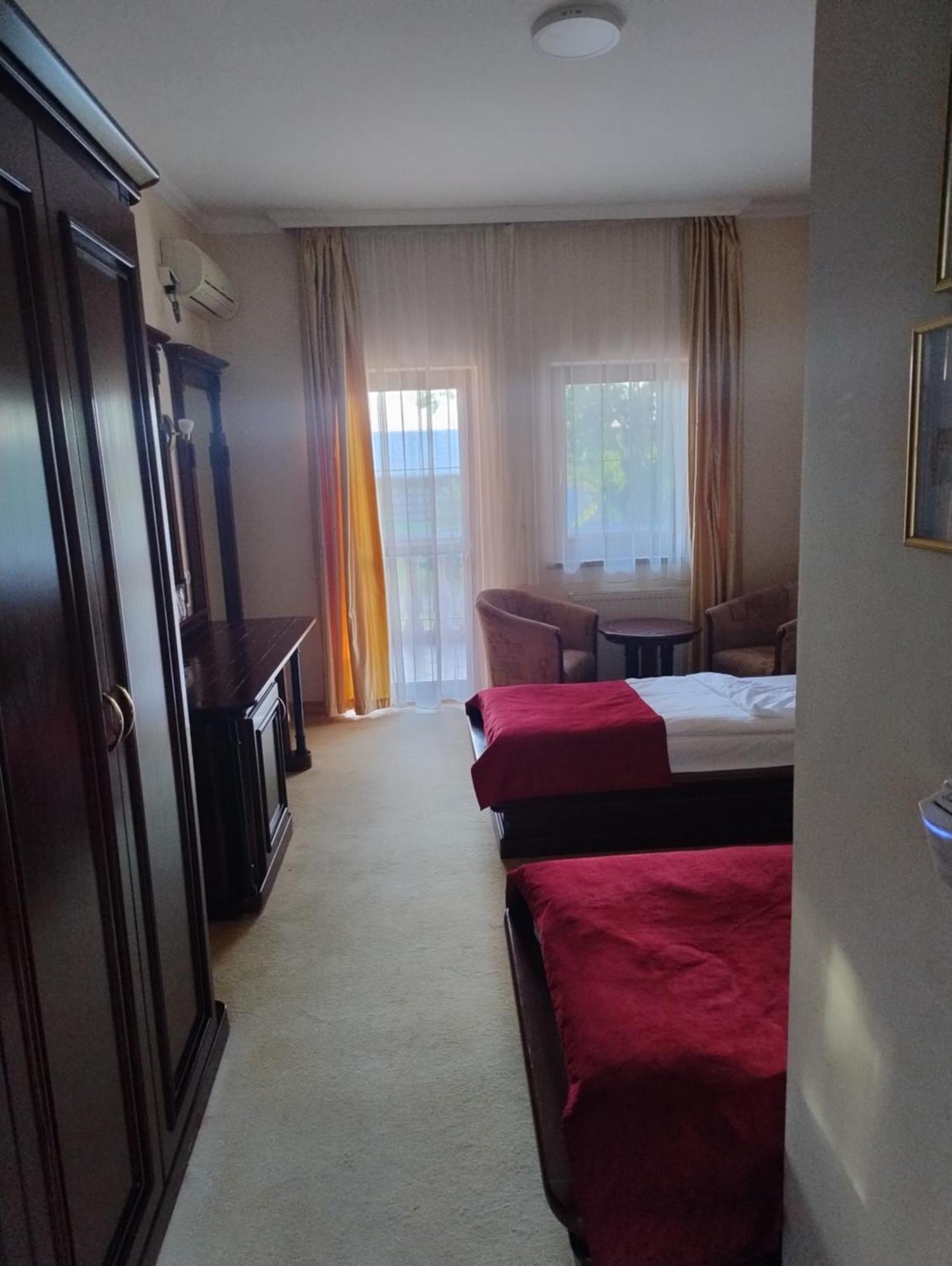 Hotel Villa Majur スボティツァ エクステリア 写真